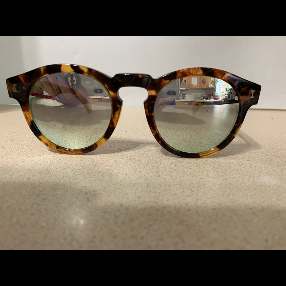 Illesteva leonard sunglasses c.111 silver mirror